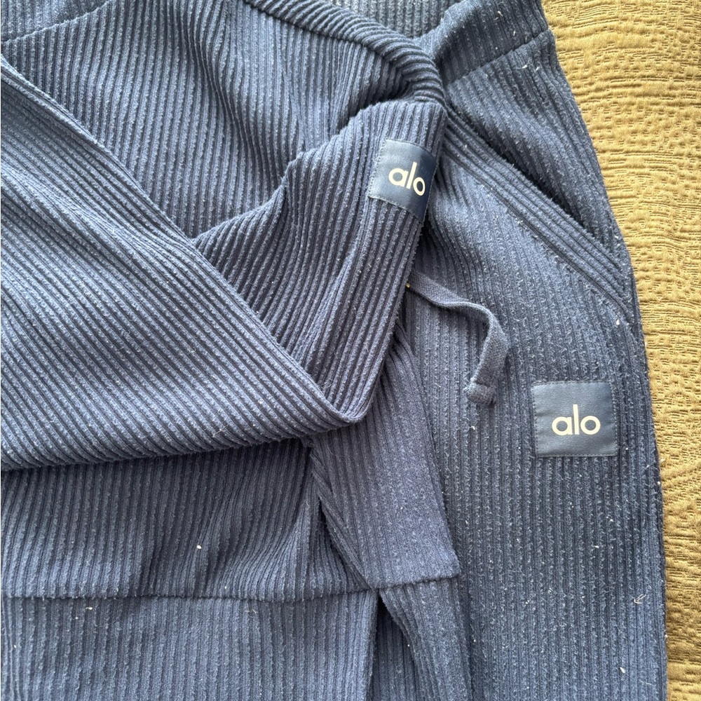 ALO Yoga Blue Ribbed Lounge Set - Picture 4 of 4